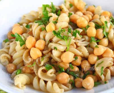 Фузили със спанак и нахут