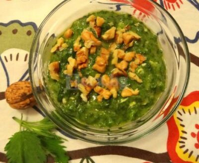 Каша от коприва с орехи