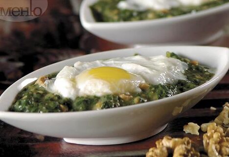 Каша от коприва с яйца и орехи