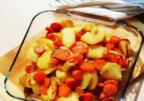 картофи и моркови с чесново масло